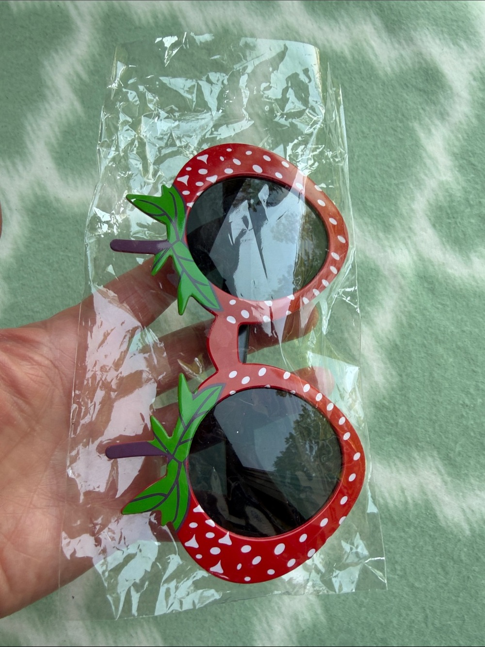 Novelty Strawberry Sunglasses - Red with Green Leaves - Picture 7 of 7